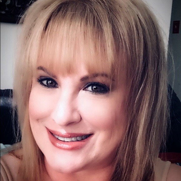 Meet the Posher Other - Meet your Posher, Caroline